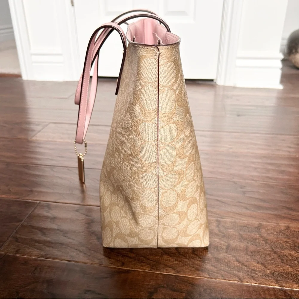 Coach 76636 signature town tote in light khaki and blossom pink - Picture 11 of 16
